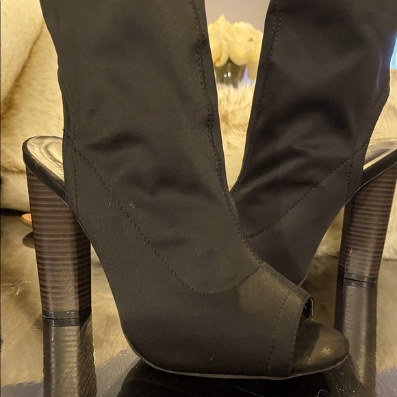 Stretch booties design,peep toes , high heels .. - Picture 5 of 9
